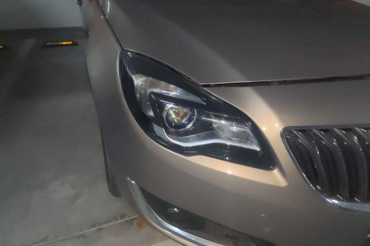 Used Buick Regal 2015 1.6T Leading Technology Model Right Front Headlight