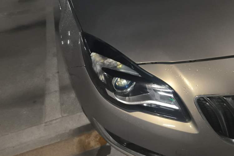 Used Buick Regal 2015 1.6T Leading Technology Model Right Front Headlight