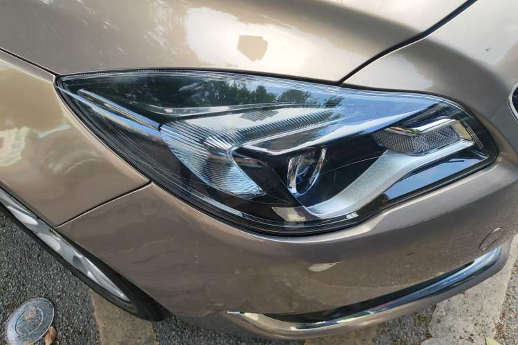 Used Buick Regal 2015 1.6T Elite Tech Model Right Front Headlight
