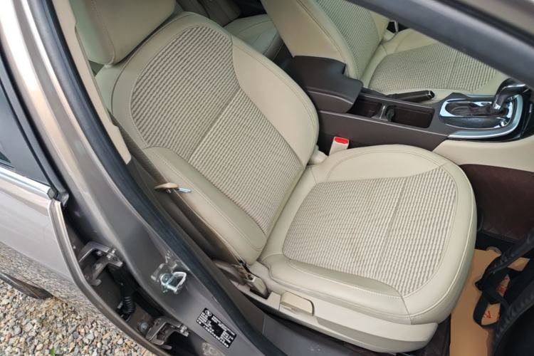 Used Buick Regal 2015 2.0L Leading Fashion Edition Right Front Seat