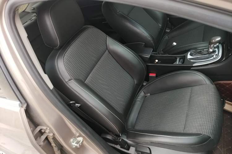 Used Buick Regal 2015 1.6T Leading Technology Model Right Front Seat