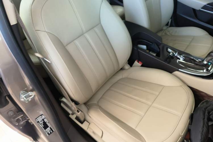 Used Buick Regal 2015 2.0L Elite Fashion Edition Right Front Seat