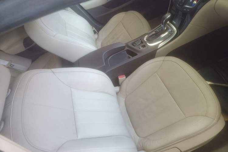 Used Buick Regal 2015 2.0L Elite Fashion Edition Right Front Seat