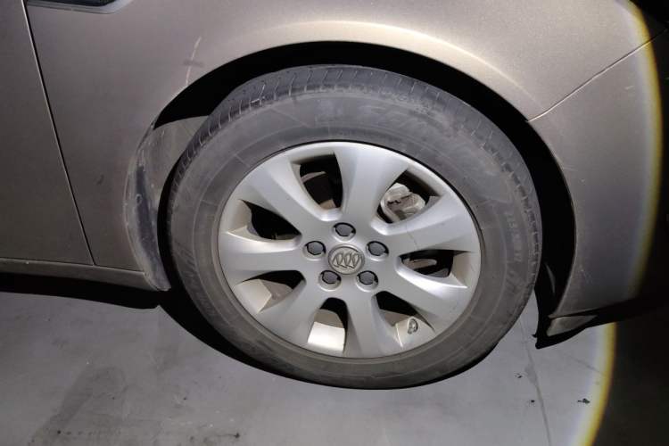Used Buick Regal 2015 2.0L Elite Fashion Edition Right Front Wheel Hub