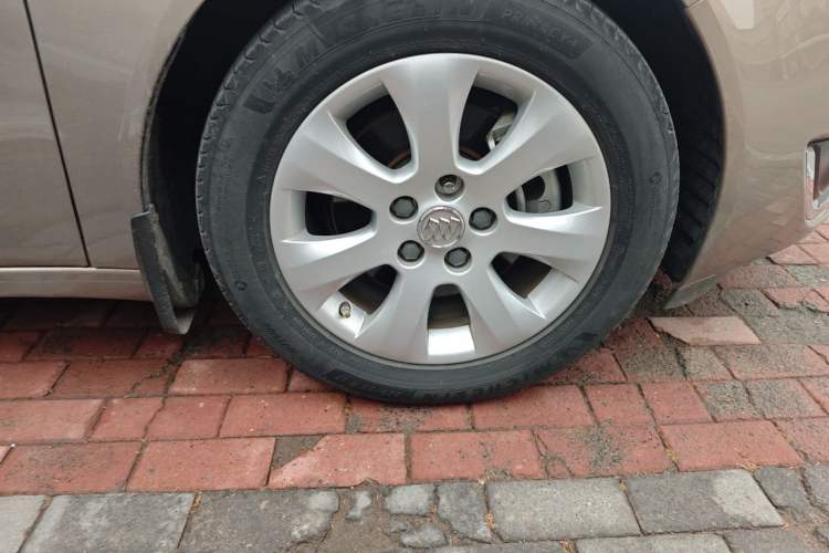 Used Buick Regal 2015 1.6T Leading Technology Model Right Front Wheel Hub
