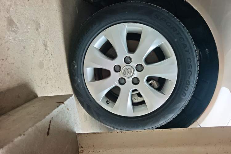 Used Buick Regal 2015 1.6T Leading Technology Model Right Front Wheel Hub