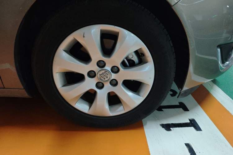 Used Buick Regal 2015 1.6T Leading Technology Model Right Front Wheel Hub