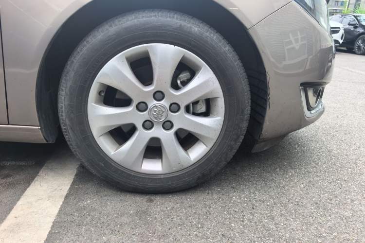 Used Buick Regal 2015 1.6T Leading Technology Model Right Front Wheel Hub