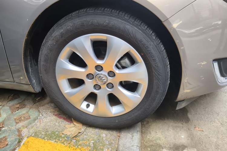 Used Buick Regal 2015 2.0L Leading Fashion Edition Right Front Wheel Hub