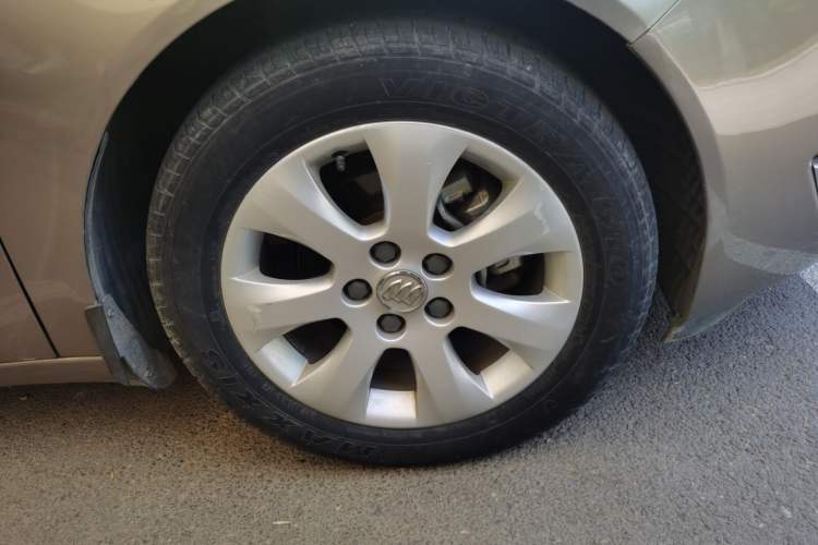 Used Buick Regal 2015 2.0L Leading Fashion Edition Right Front Wheel Hub