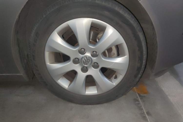 Used Buick Regal 2015 1.6T Leading Technology Model Right Front Wheel Hub