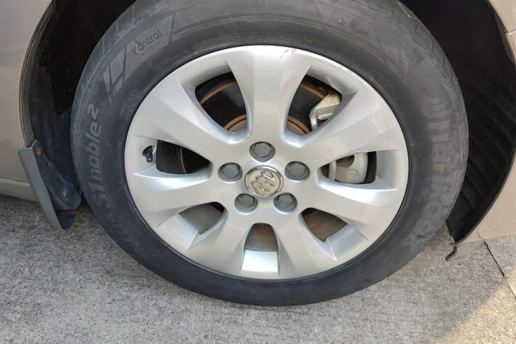 Used Buick Regal 2015 1.6T Elite Tech Model Right Front Wheel Hub