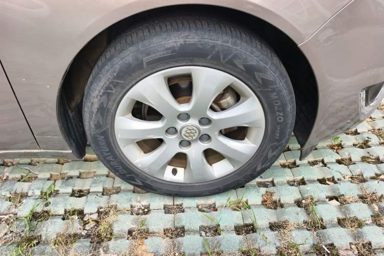 Used Buick Regal 2015 2.0L Leading Fashion Edition Right Front Wheel Hub