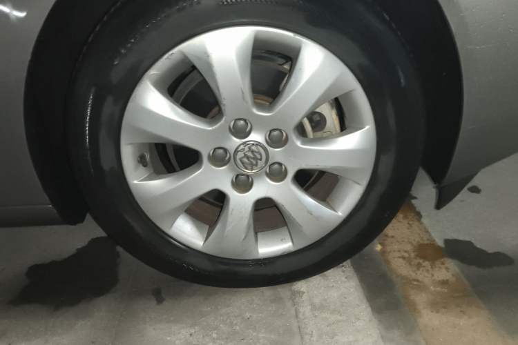 Used Buick Regal 2015 1.6T Leading Technology Model Right Front Wheel Hub