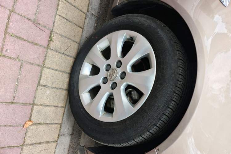 Used Buick Regal 2015 2.0L Leading Fashion Edition Right Front Wheel Hub