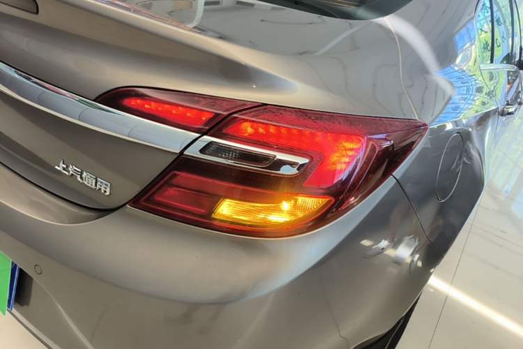 Used Buick Regal 2015 2.0L Elite Fashion Edition Right Rear Taillight
