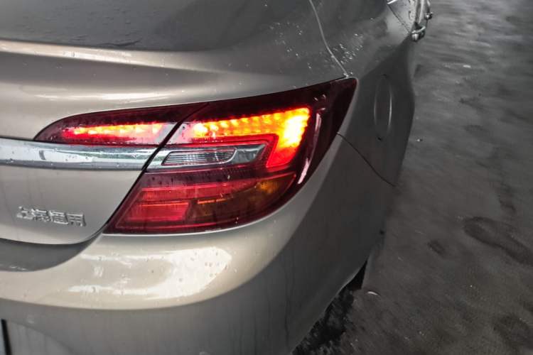 Used Buick Regal 2015 2.0L Elite Fashion Edition Right Rear Taillight