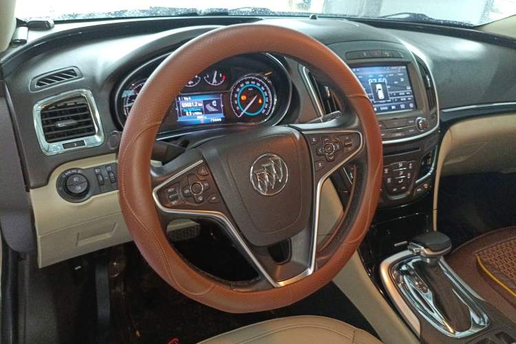 Used Buick Regal 2015 2.0L Elite Fashion Edition Steering Wheel