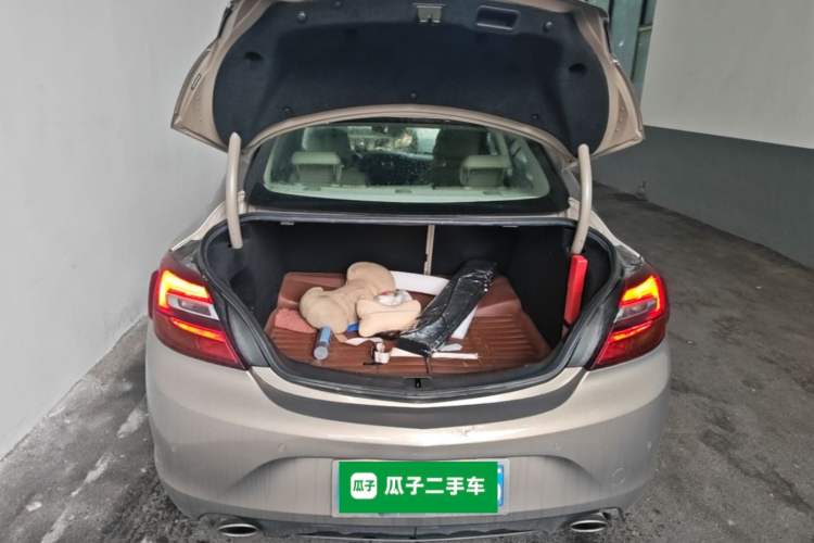 Used Buick Regal 2015 2.0L Elite Fashion Edition Trunk