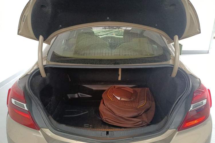 Used Buick Regal 2015 2.0L Elite Fashion Edition Trunk