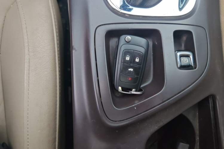 Used Buick Regal 2015 2.0L Elite Fashion Edition Vehicle Key