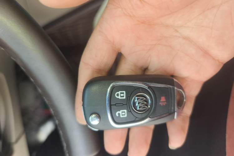 Used Buick Regal 2015 2.0L Leading Fashion Edition Vehicle Key