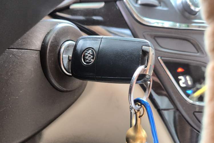Used Buick Regal 2015 2.0L Leading Fashion Edition Vehicle Key