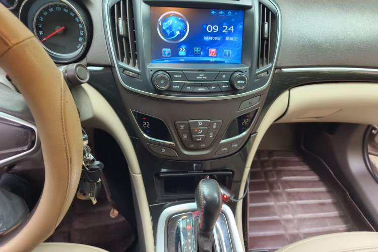 Used Buick Regal 2015 2.0L Leading Fashion Edition Audio And AC Panel