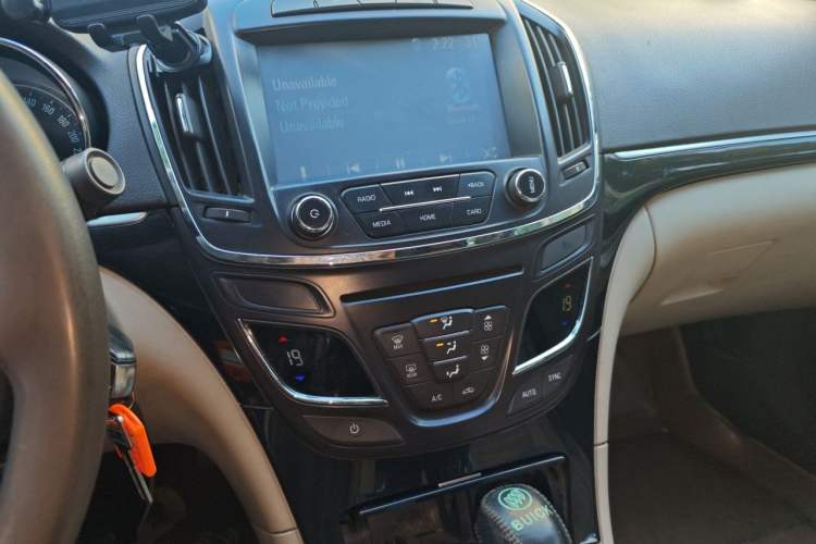 Used Buick Regal 2015 2.0L Leading Fashion Edition Audio And AC Panel