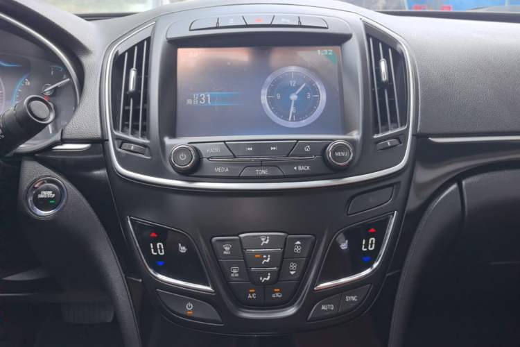 Used Buick Regal 2015 1.6T Elite Tech Model Audio And AC Panel
