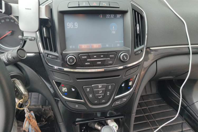 Used Buick Regal 2015 1.6T Fashion Tech Model Audio And AC Panel