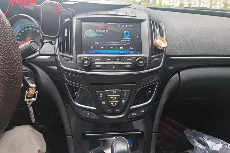 Used Buick Regal 2015 1.6T Leading Technology Model Audio And AC Panel