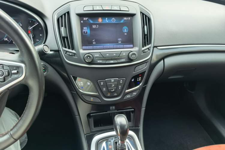 Used Buick Regal 2015 1.6T Elite Tech Model Audio And AC Panel