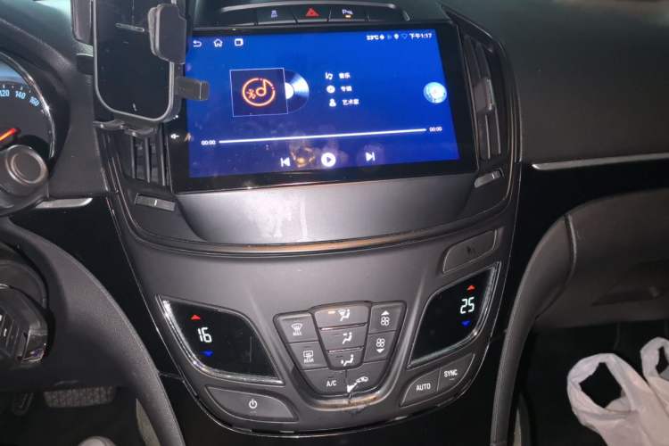 Used Buick Regal 2015 1.6T Leading Technology Model Audio And AC Panel