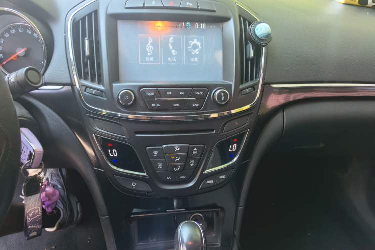 Used Buick Regal 2015 1.6T Leading Technology Model Audio And AC Panel