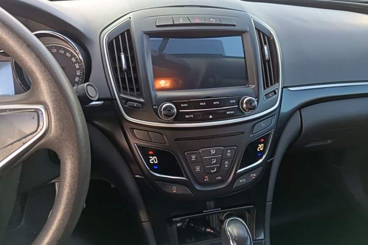 Used Buick Regal 2015 1.6T Leading Technology Model Audio And AC Panel