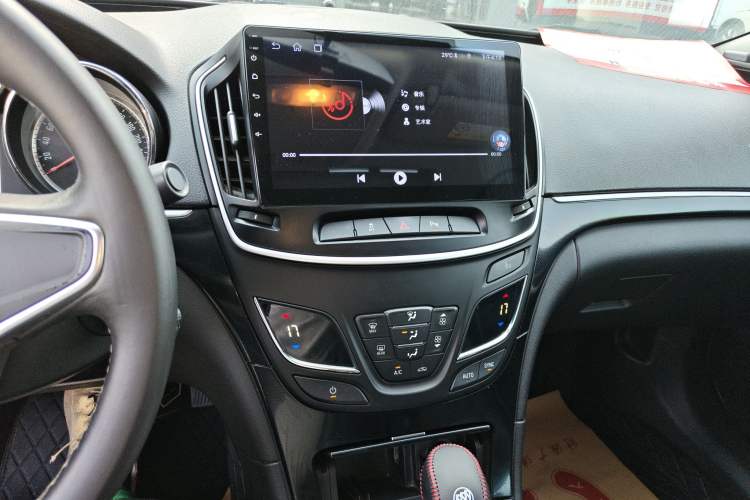 Used Buick Regal 2015 1.6T Leading Technology Model Audio And AC Panel