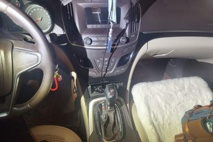 Used Buick Regal 2015 2.0L Leading Fashion Edition Audio And AC Panel