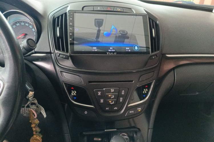 Used Buick Regal 2015 1.6T Fashion Tech Model Audio And AC Panel