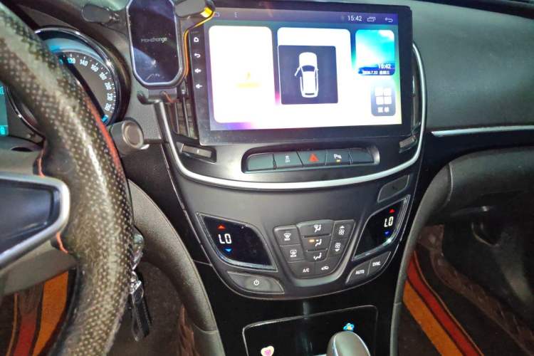 Used Buick Regal 2015 1.6T Leading Technology Model Audio And AC Panel