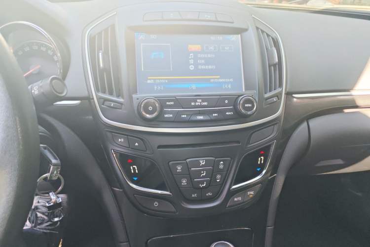Used Buick Regal 2015 1.6T Leading Technology Model Audio And AC Panel
