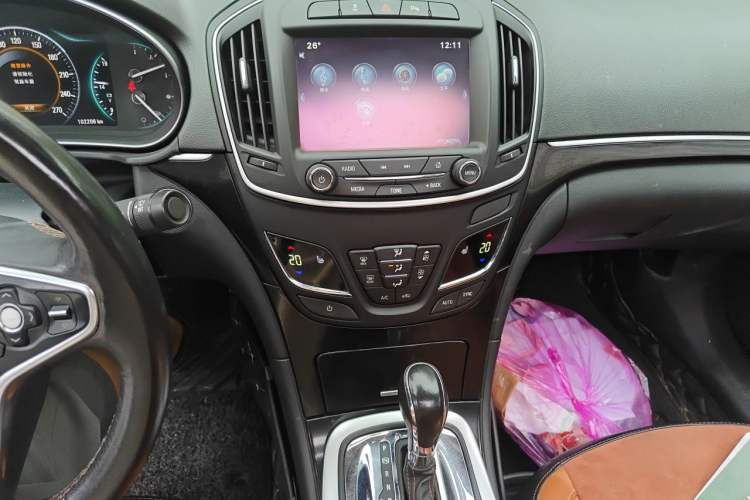 Used Buick Regal 2015 1.6T Elite Tech Model Audio And AC Panel
