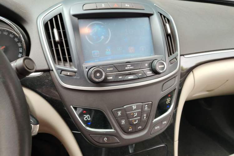Used Buick Regal 2015 2.0L Leading Fashion Edition Audio And AC Panel
