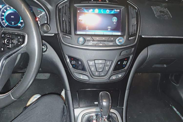 Used Buick Regal 2015 1.6T Elite Tech Model Audio And AC Panel