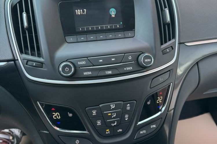Used Buick Regal 2015 1.6T Fashion Tech Model Audio And AC Panel