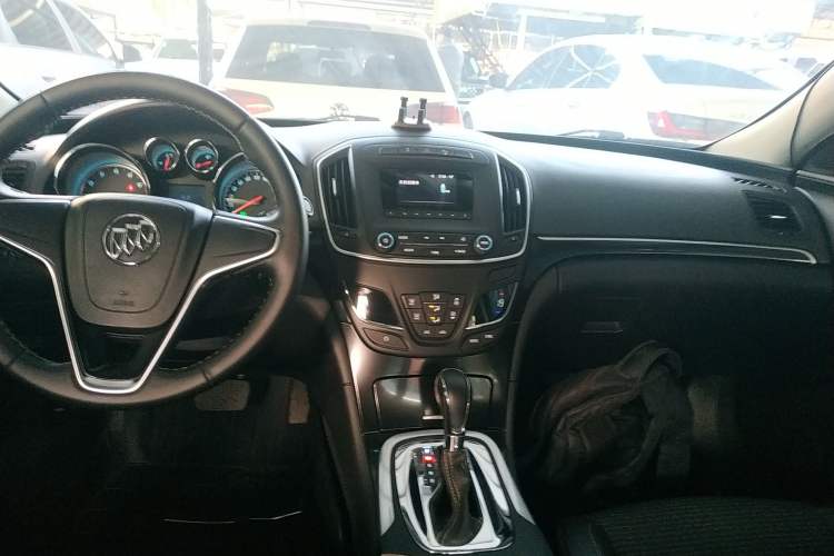 Used Buick Regal 2015 1.6T Leading Technology Model Audio And AC Panel