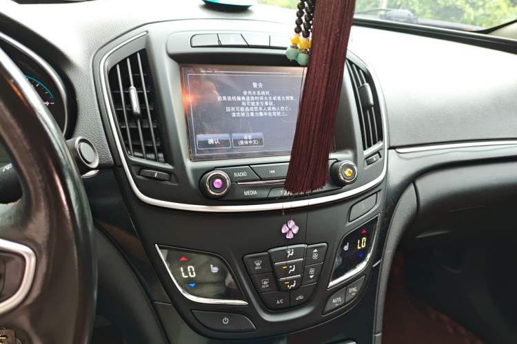 Used Buick Regal 2015 1.6T Elite Tech Model Audio And AC Panel