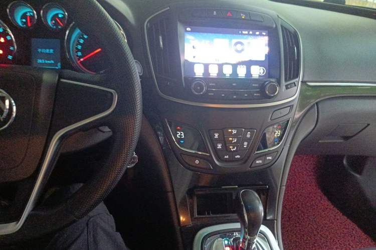Used Buick Regal 2015 1.6T Leading Technology Model Audio And AC Panel