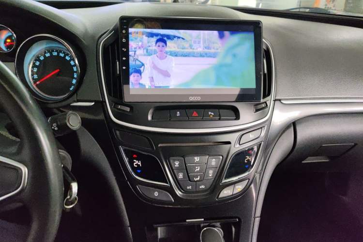 Used Buick Regal 2015 1.6T Leading Technology Model Audio And AC Panel