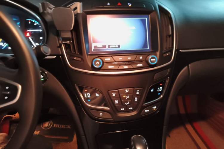 Used Buick Regal 2015 1.6T Elite Tech Model Audio And AC Panel